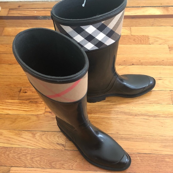 Burberry Shoes - Burberry rain boots 38 like new